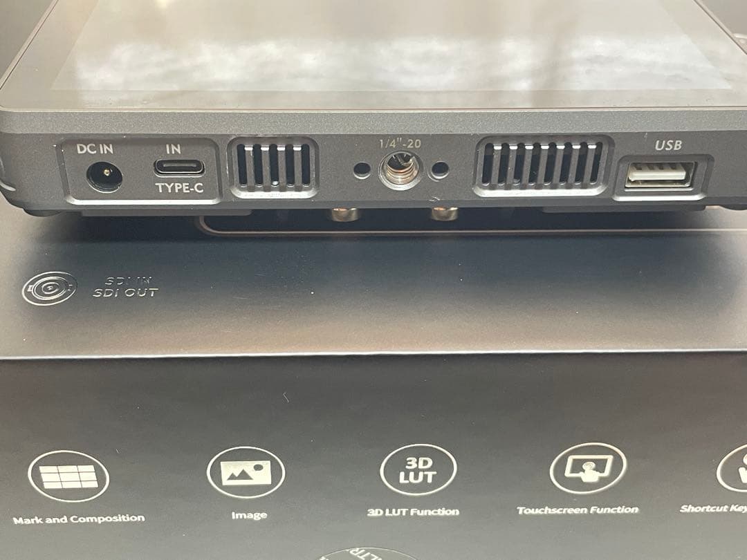 VILTROX DC-X3 6インチカメラモニター & 別売りバッテリー