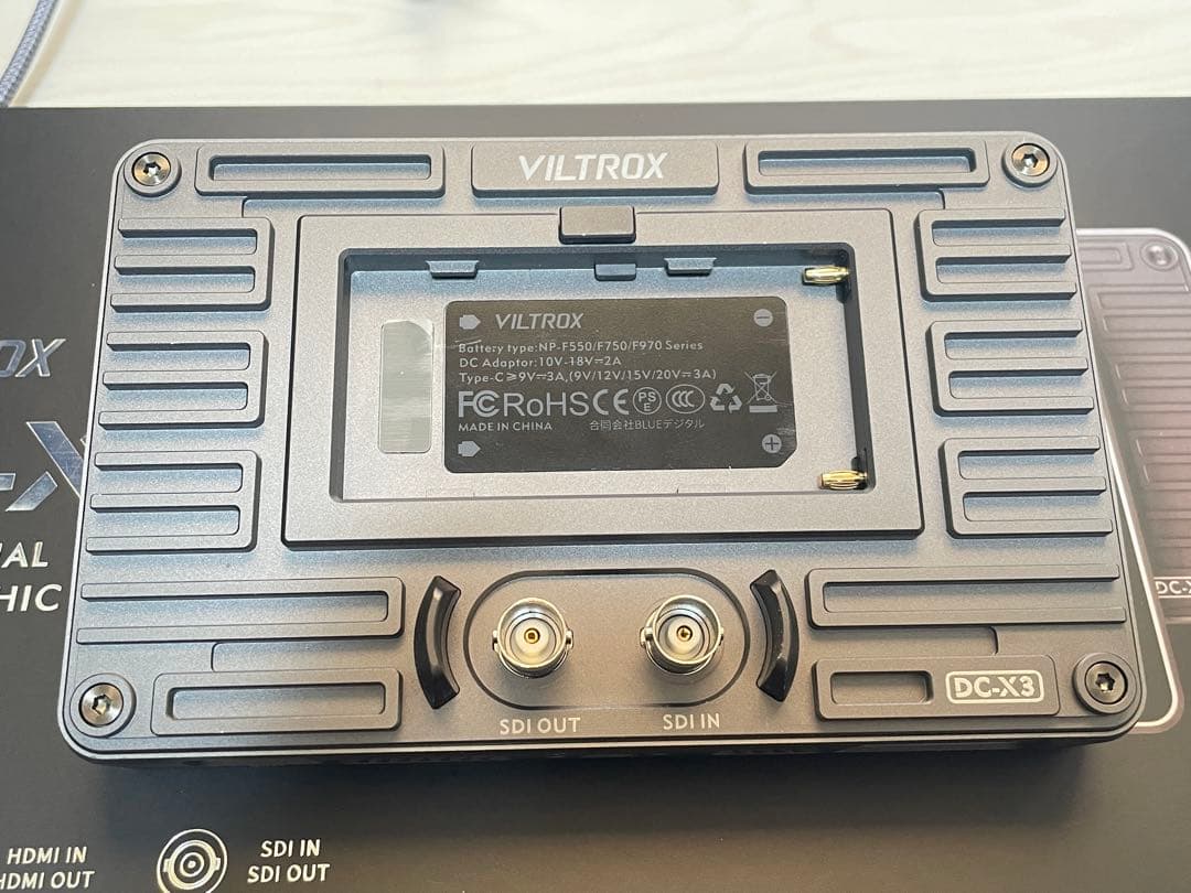 VILTROX DC-X3 6インチカメラモニター & 別売りバッテリー