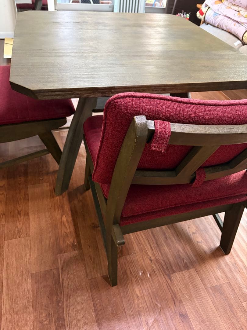 ダイニングチェアー（赤い椅子残り2脚）