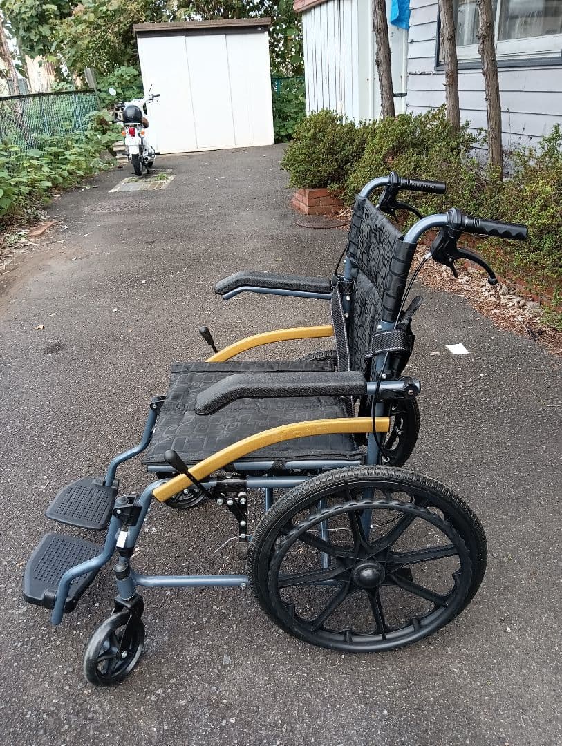 自走用車椅子 ・折りたたみ式ノーパンクタイヤ 軽量・車椅子