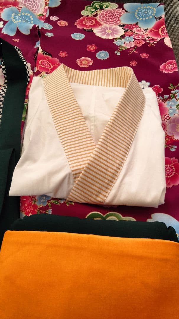 美品アリサナかんたん着付け袴セット150cm髪飾り 着物 袴 半襟付き襦袢 腰紐