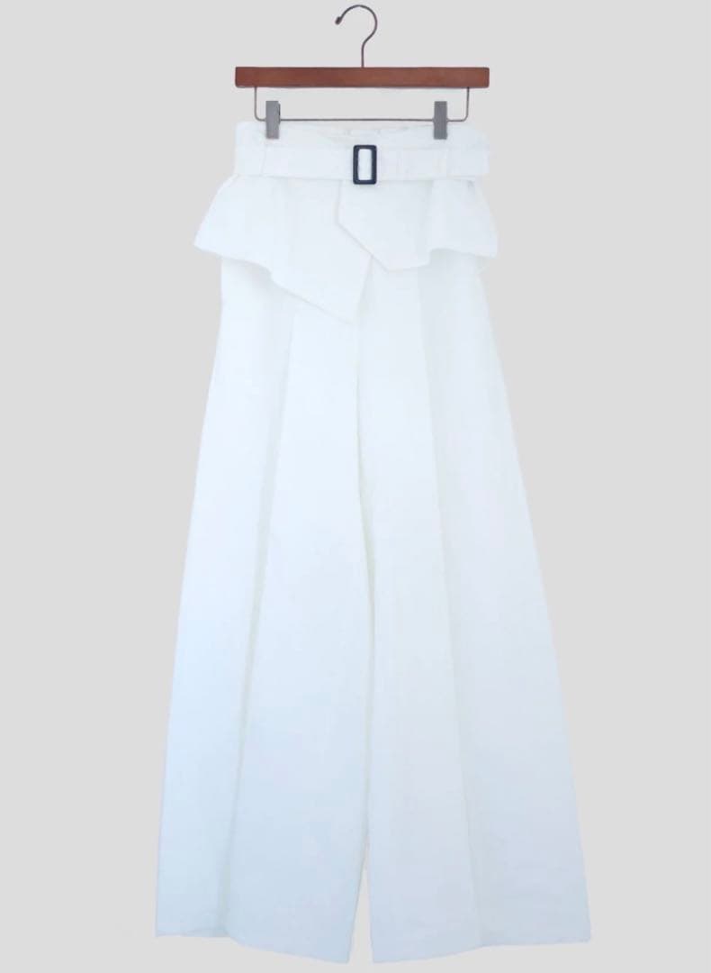 《お値下げ》早いもん勝ちオーラティエ ホワイトデニムパンツ ペプラムベルト付き