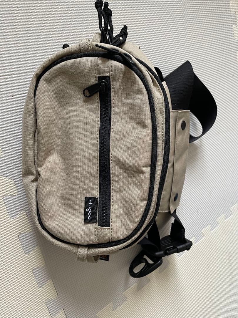 Hugoo ベージュ ショルダーバッグ　ヒップシート