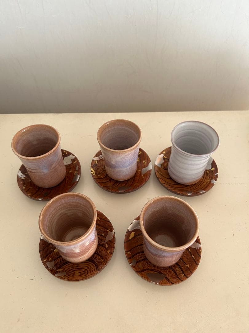 萩焼と本郷焼【閑山窯】の湯呑みと欅の茶托セット