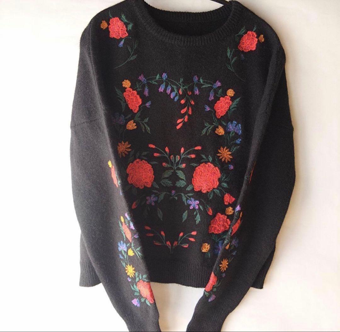 美品　グレースコンチネンタル マルチ刺繍ニットトップ　ブラック　花柄