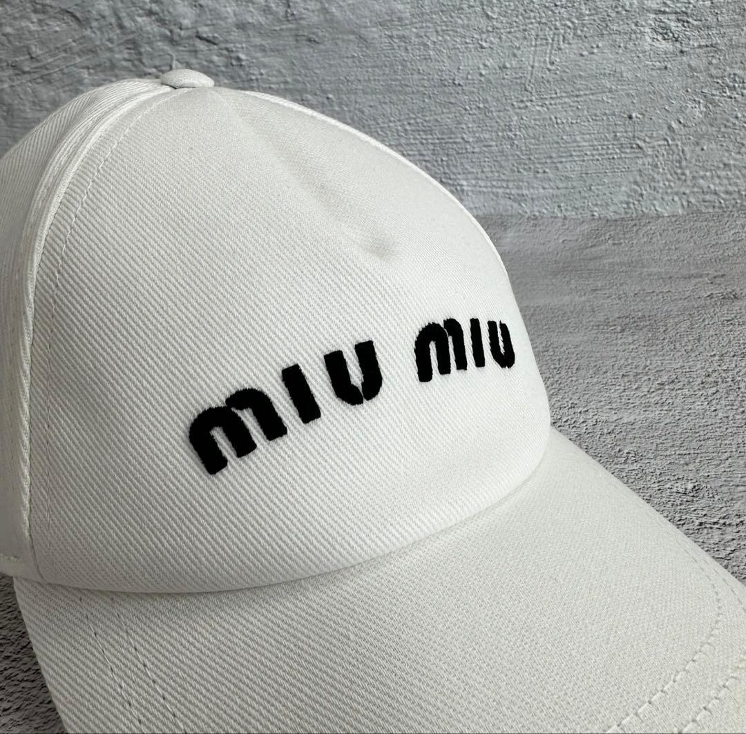 miumiu ベースボールキャップ　ホワイト