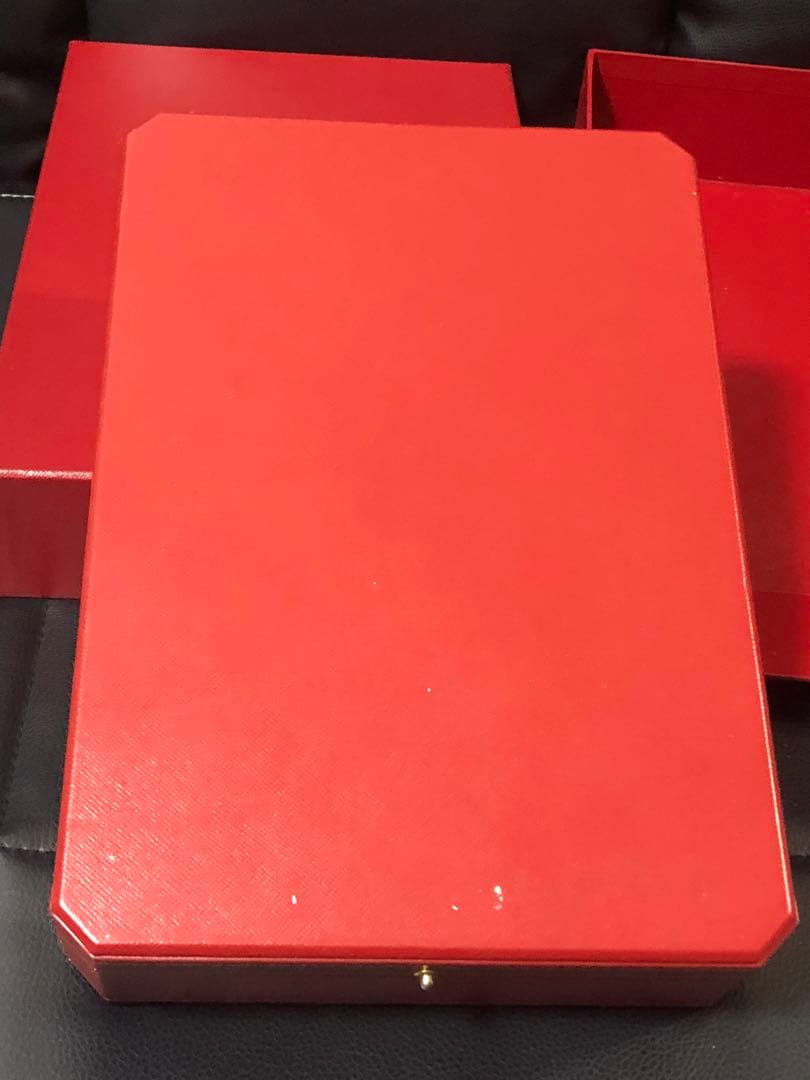 カルティエ　マイヨンパンテール等に　大型ネックレスケース