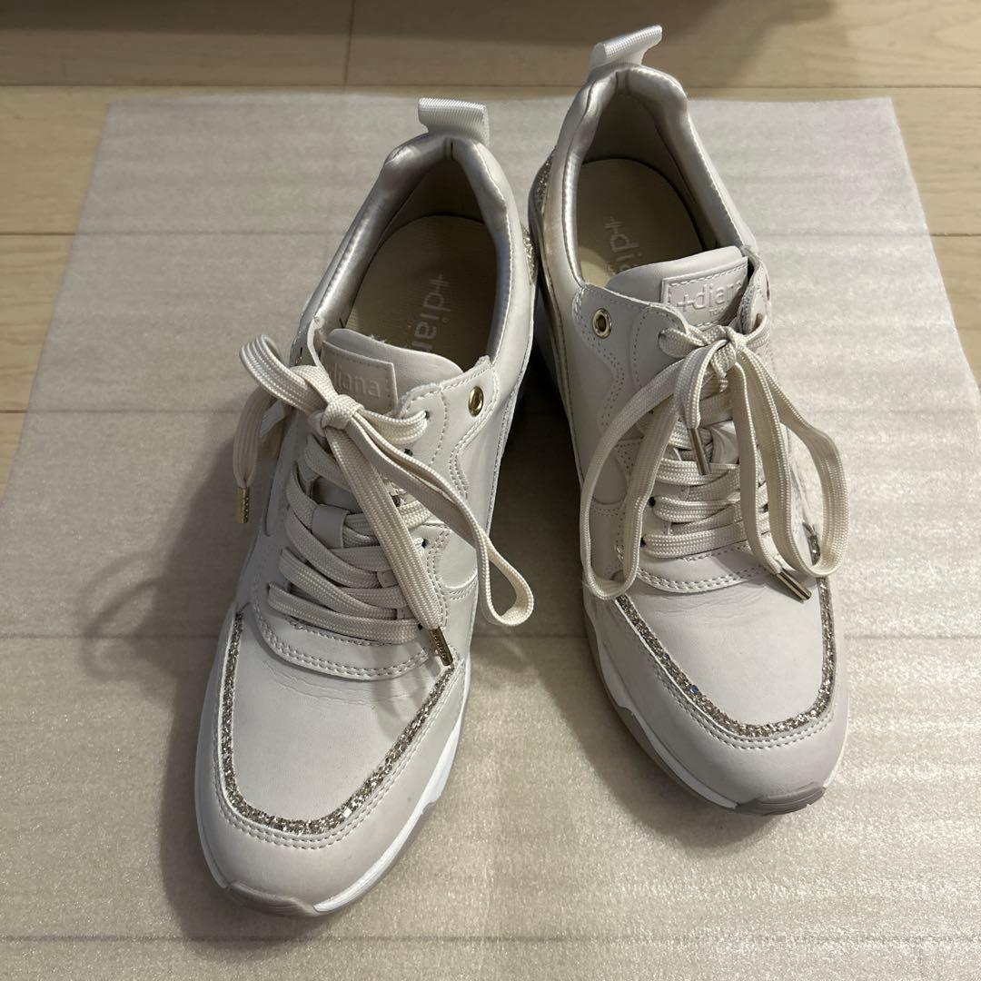 【＋diana】ホワイトビジュー付きスニーカー