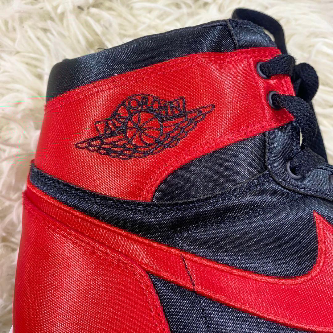 極美品　ナイキ　スニーカー　エアジョーダン1　レトロ　ハイ　サテン　28.5㎝