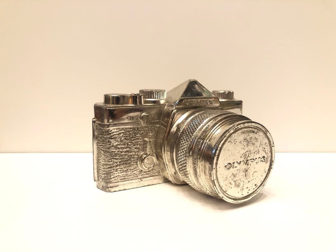 OLYMPUS OM-2＆50mm f1.4 の形の 貯金箱 記念品