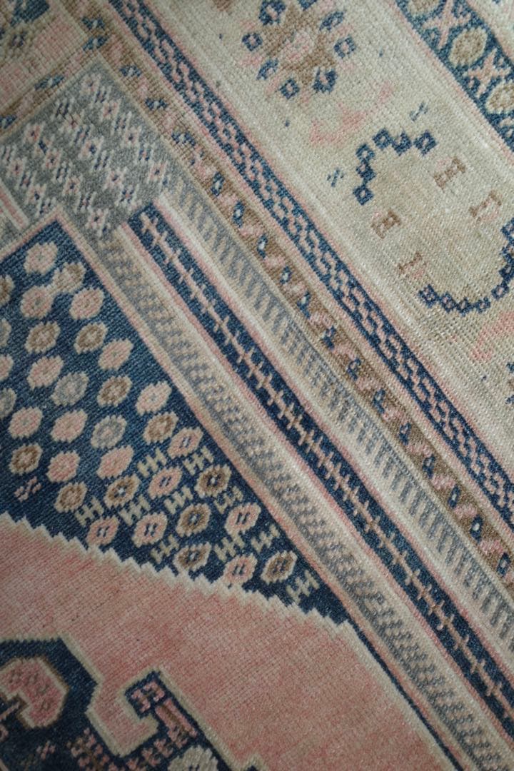 トルコ　コンヤ　ウール100% ヴィンテージ　ラグ