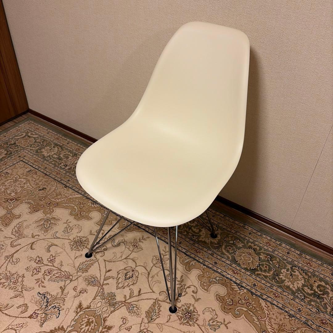 イームズプラスチックシェルサイドチェア