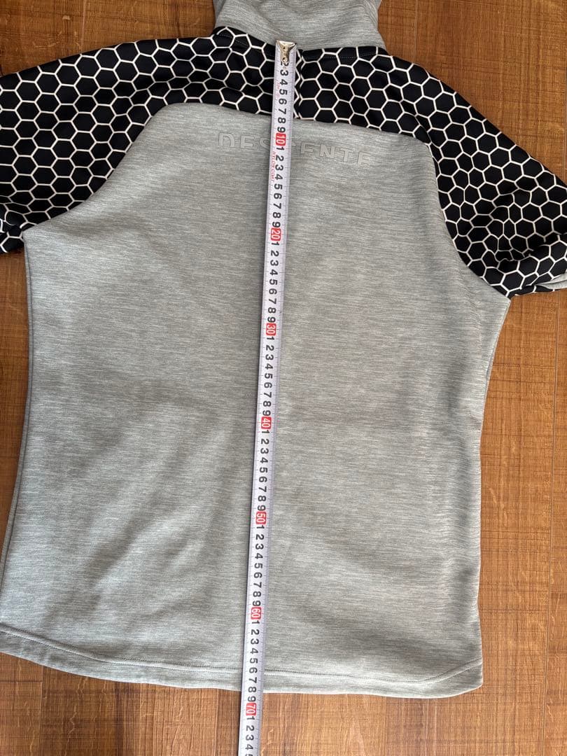 デサントゴルフ　ダンボールニット　ハニカムパターン袖　フード付きグレージャケット