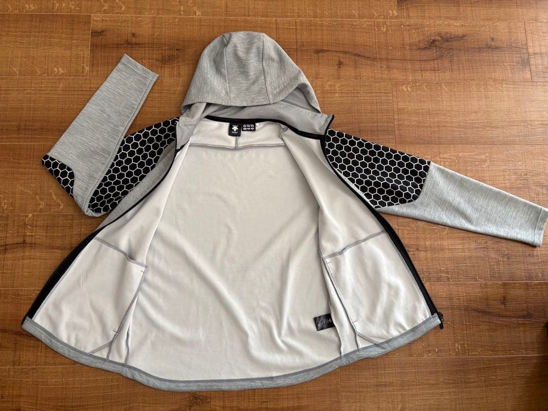デサントゴルフ　ダンボールニット　ハニカムパターン袖　フード付きグレージャケット