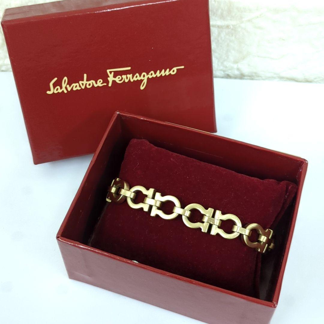 サルヴァトーレフェラガモ ガンチーニ ブレスレット イタリア製