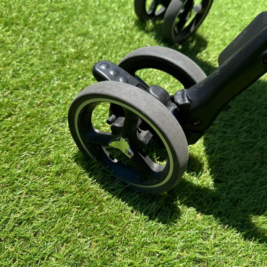 美品　アップリカ　ベビーザらス限定　ラクーナクッションAE 22年モデル