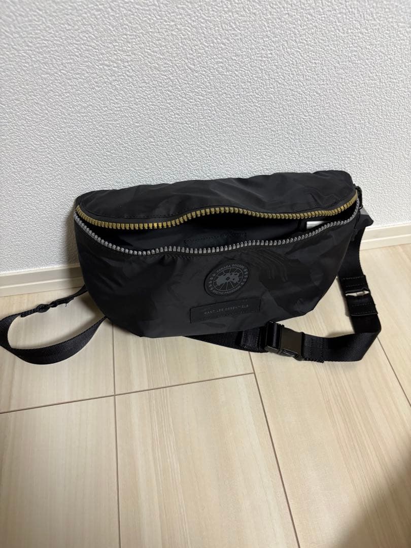 カナダグース Want Les Essentials コラボ ボディバック