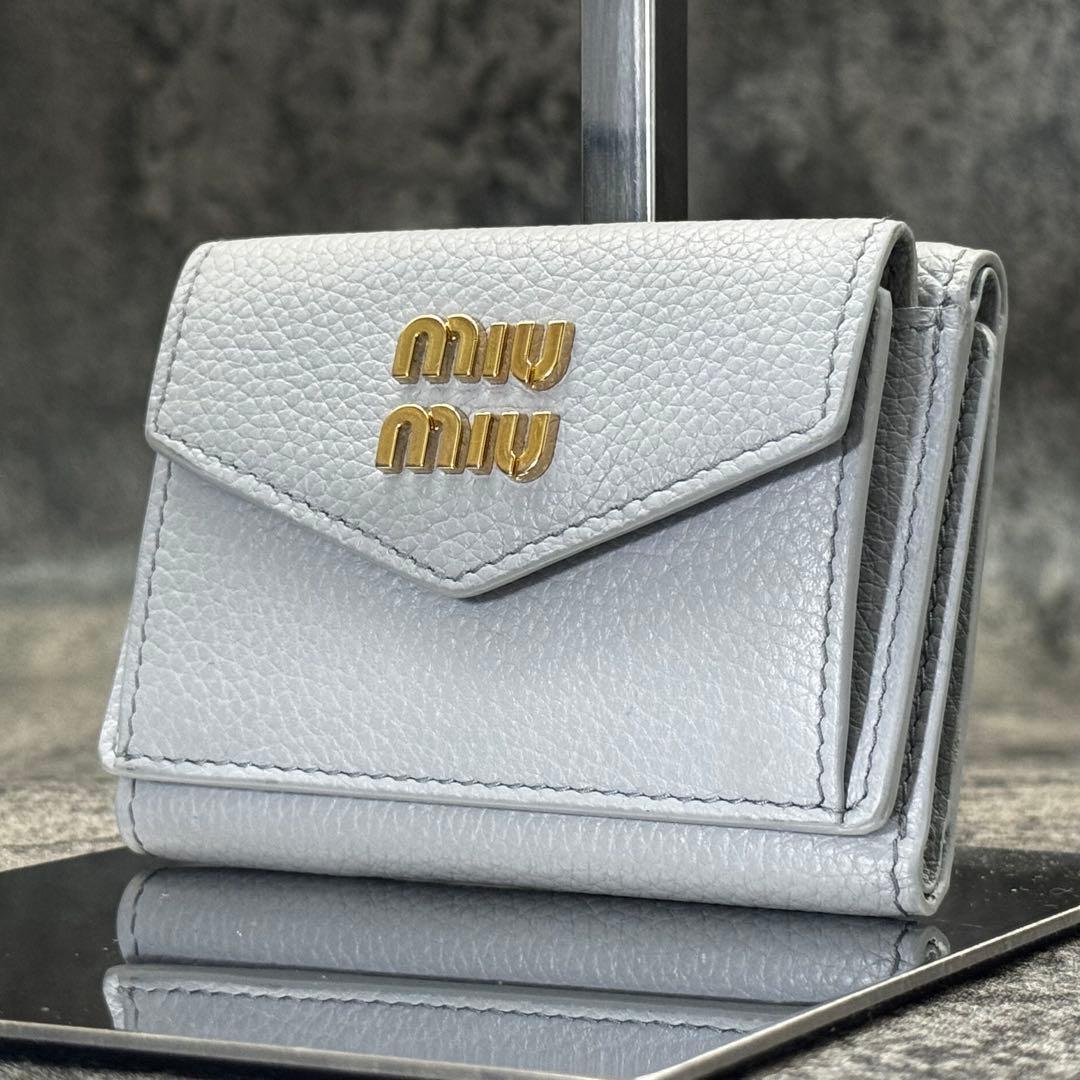 現行 極美品✨miumiu 三つ折り財布 ロゴ金具 ホワイト RFID搭載
