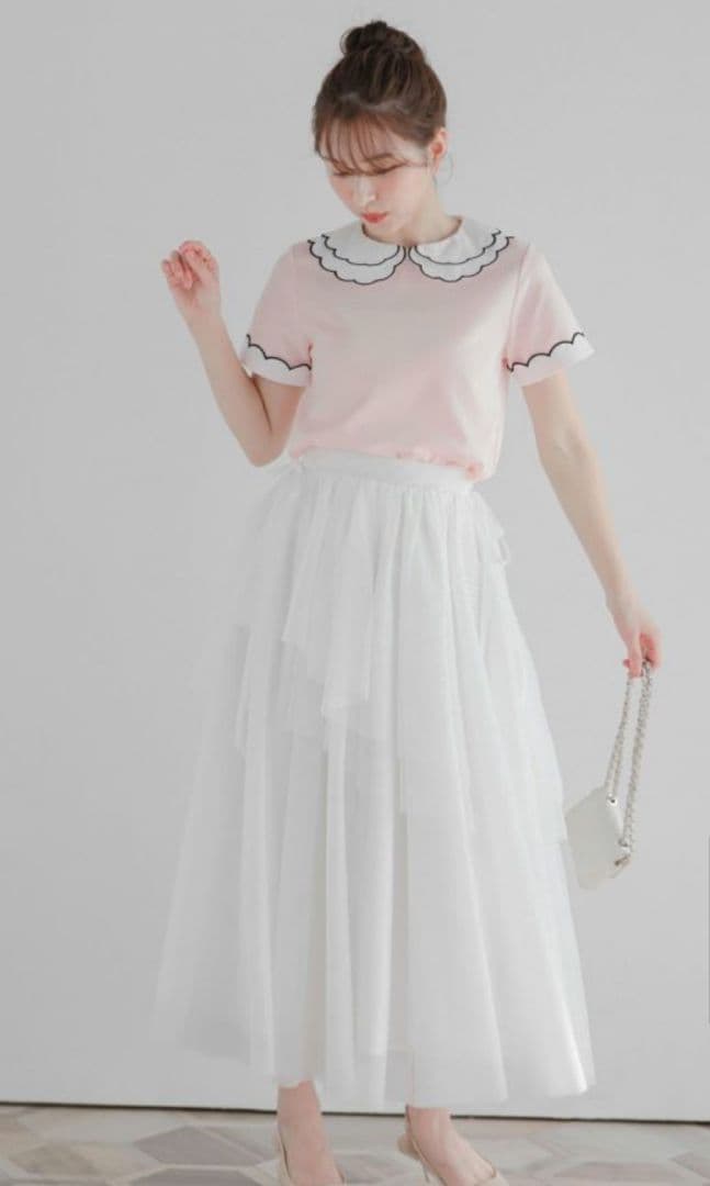 新品 タグ付き Fit more 刺繍スカラップ襟 半袖トップス