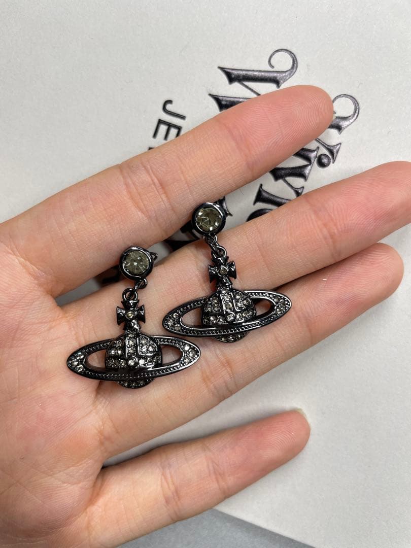 Vivienne Westwood ブラック ピアス　付属品あり