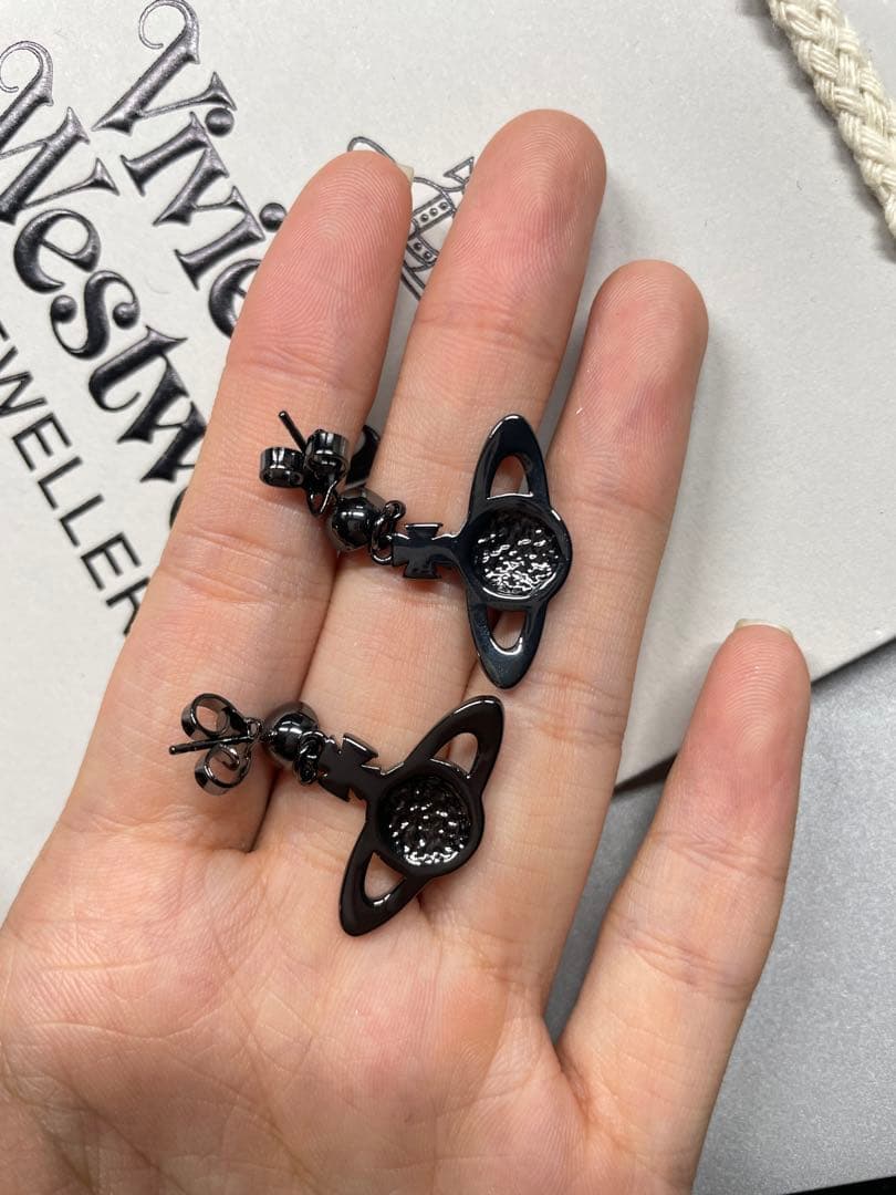 Vivienne Westwood ブラック ピアス　付属品あり