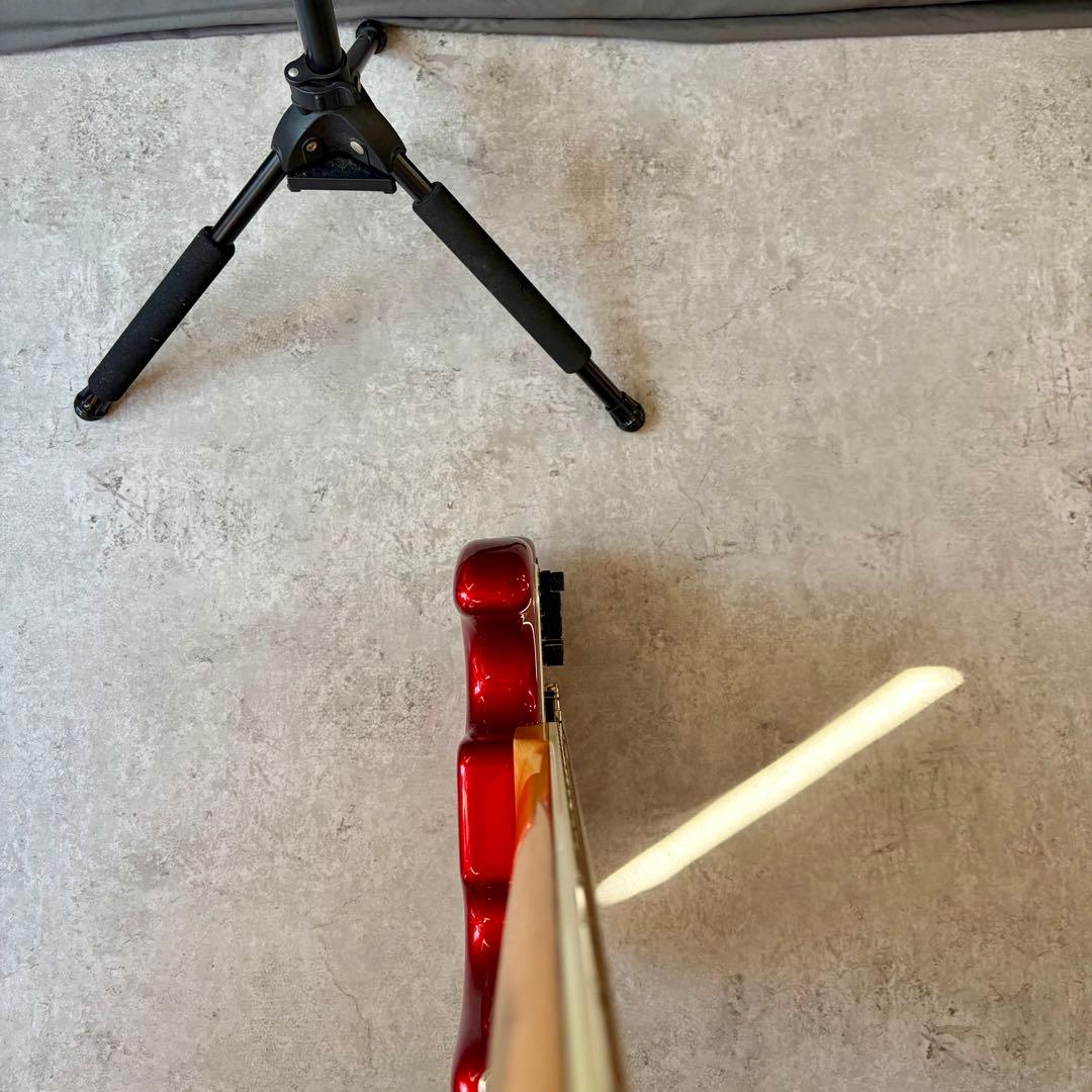 Sadowsky / Metroline UV70 MW5 5弦ベース　レッド