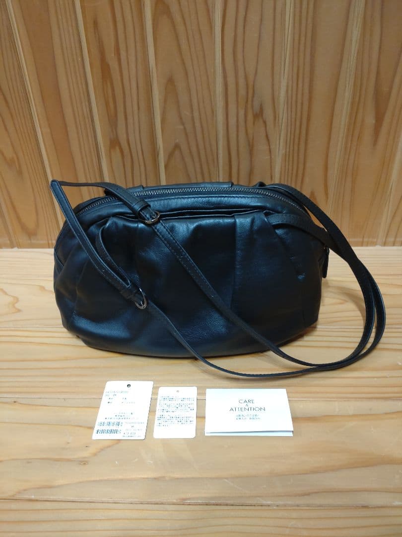 イアパピヨネ　コロンボストンバッグ　ブラック