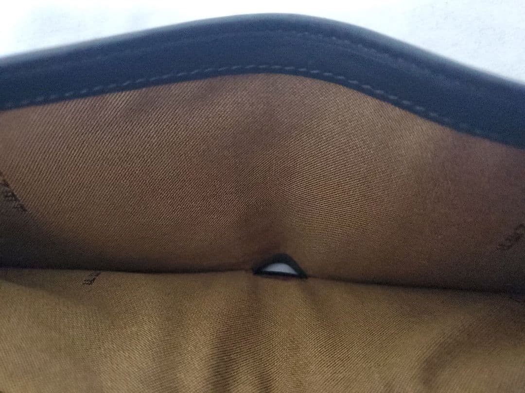 【美品】FENDI 二つ折り財布 ブラウン/ブラック 箱 保存袋付き