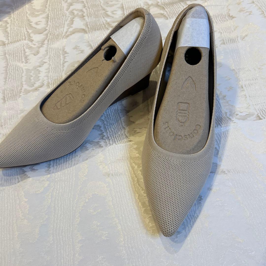 VIVAIAベージュ ポインテッドトゥシューズ