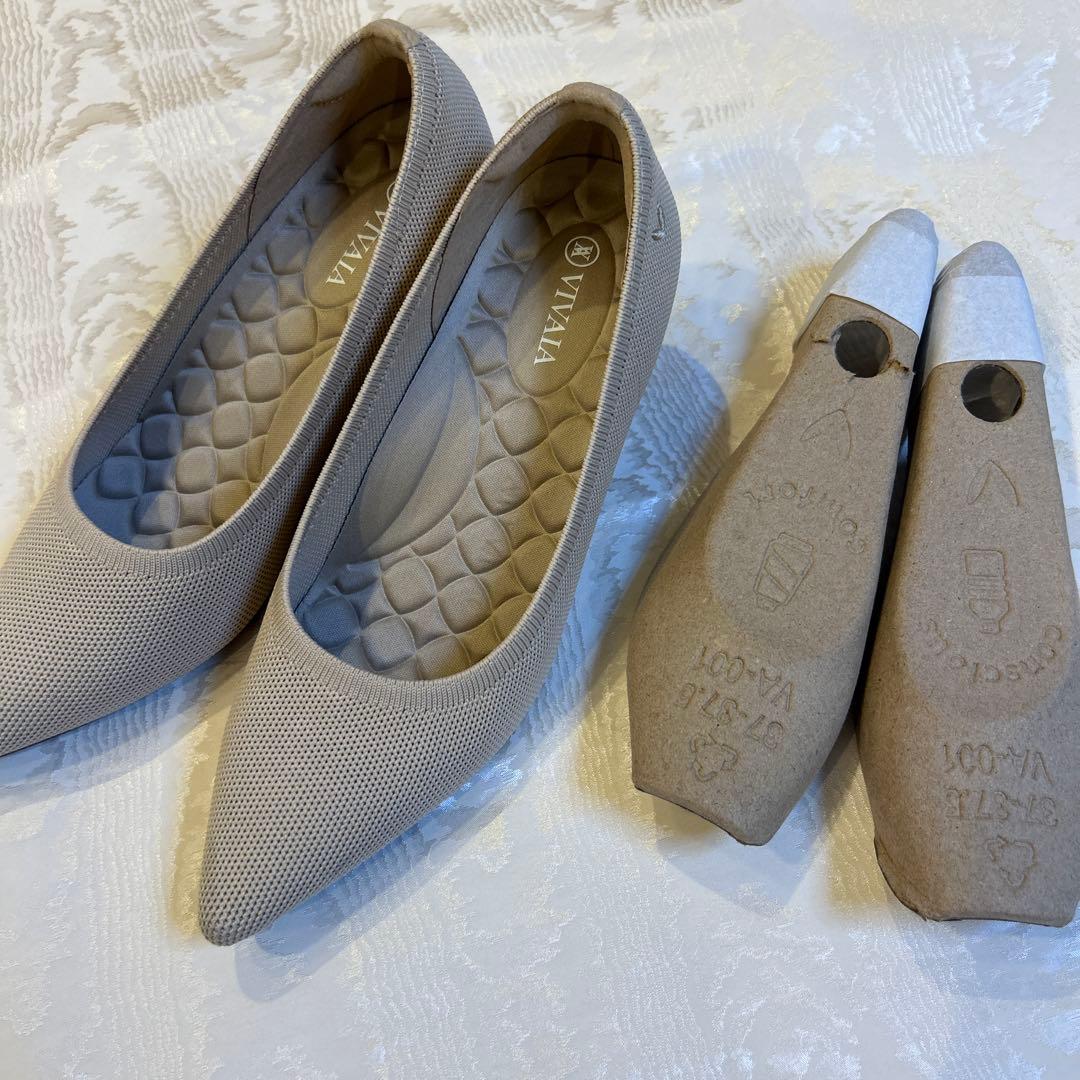 VIVAIAベージュ ポインテッドトゥシューズ