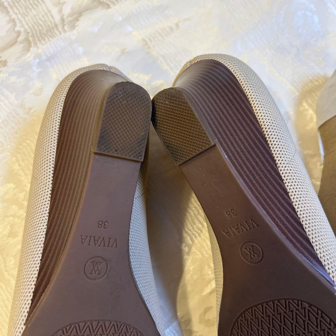 VIVAIAベージュ ポインテッドトゥシューズ