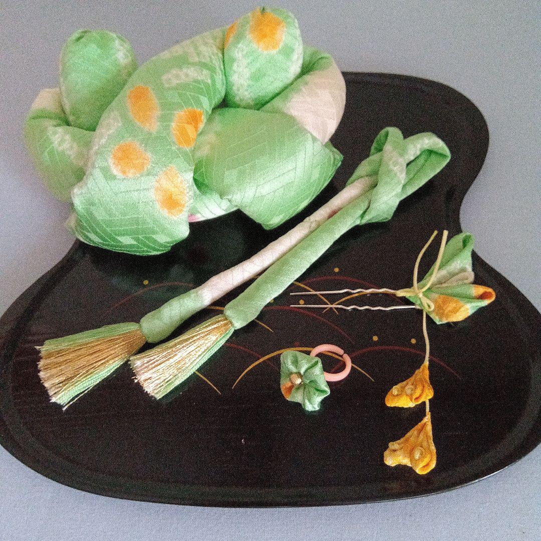 【七五三No.24】かのこ、前髪飾り房付、簪蝶、指輪4点セット（淡黄緑☓橙絞り）