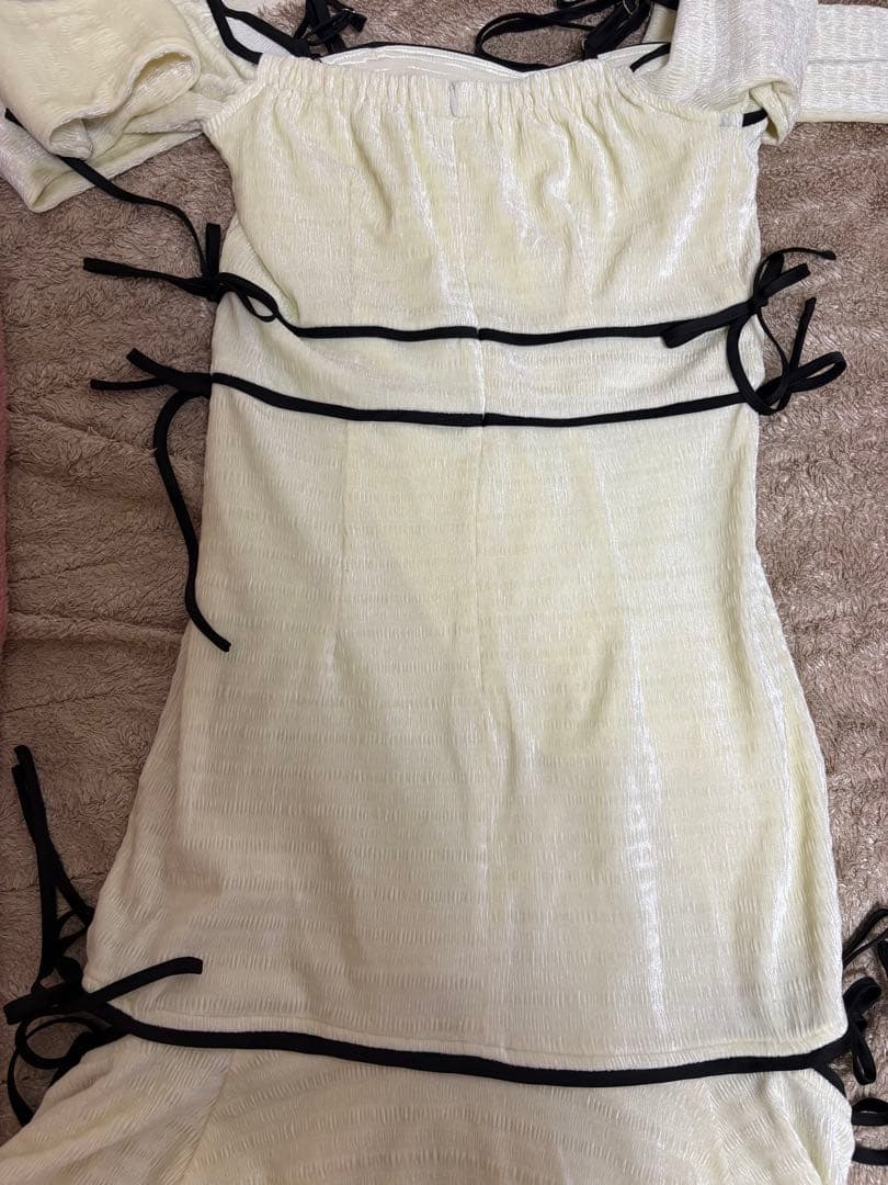 M.me.eme エムミーエメ サイドリボンカットアウトワンピース アイボリー