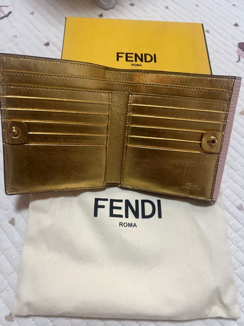 FENDI 二つ折り財布 ゴールド ピンク値下げした