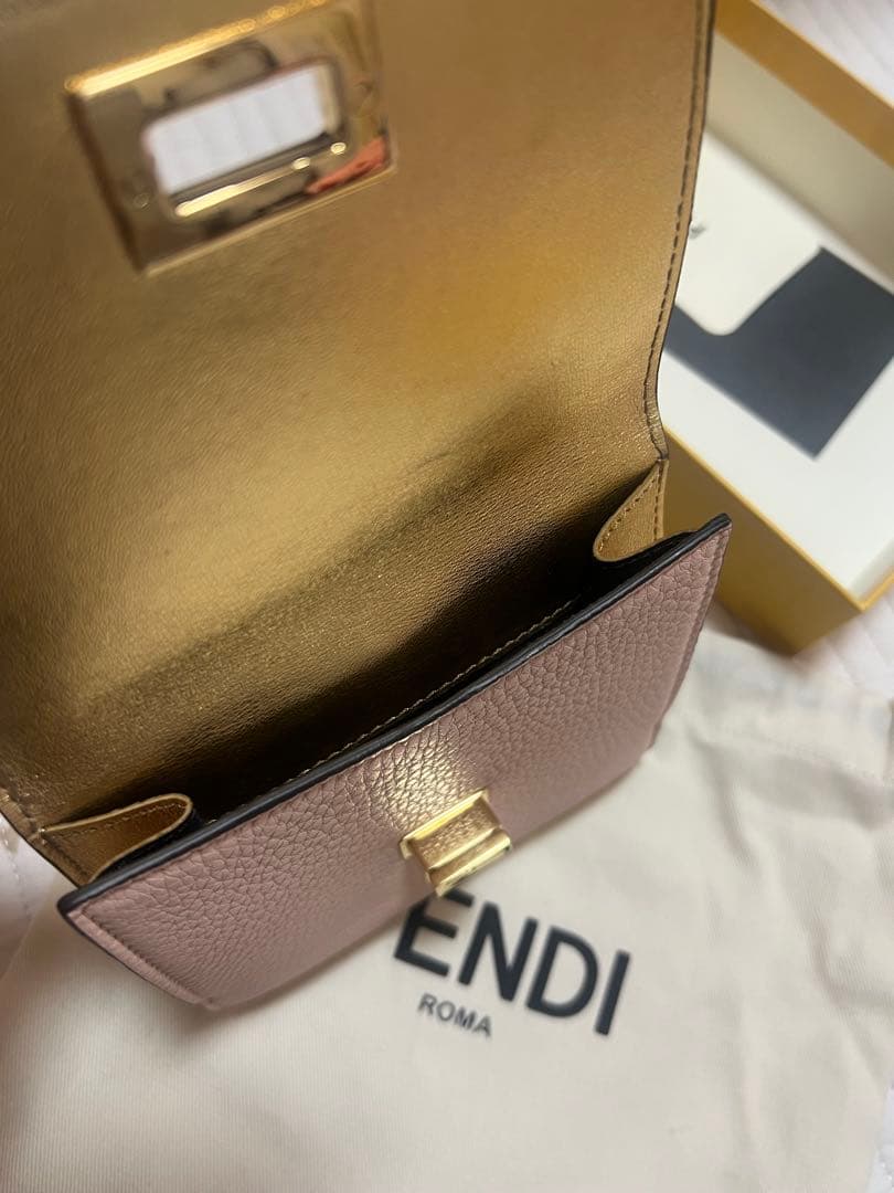 FENDI 二つ折り財布 ゴールド ピンク値下げした
