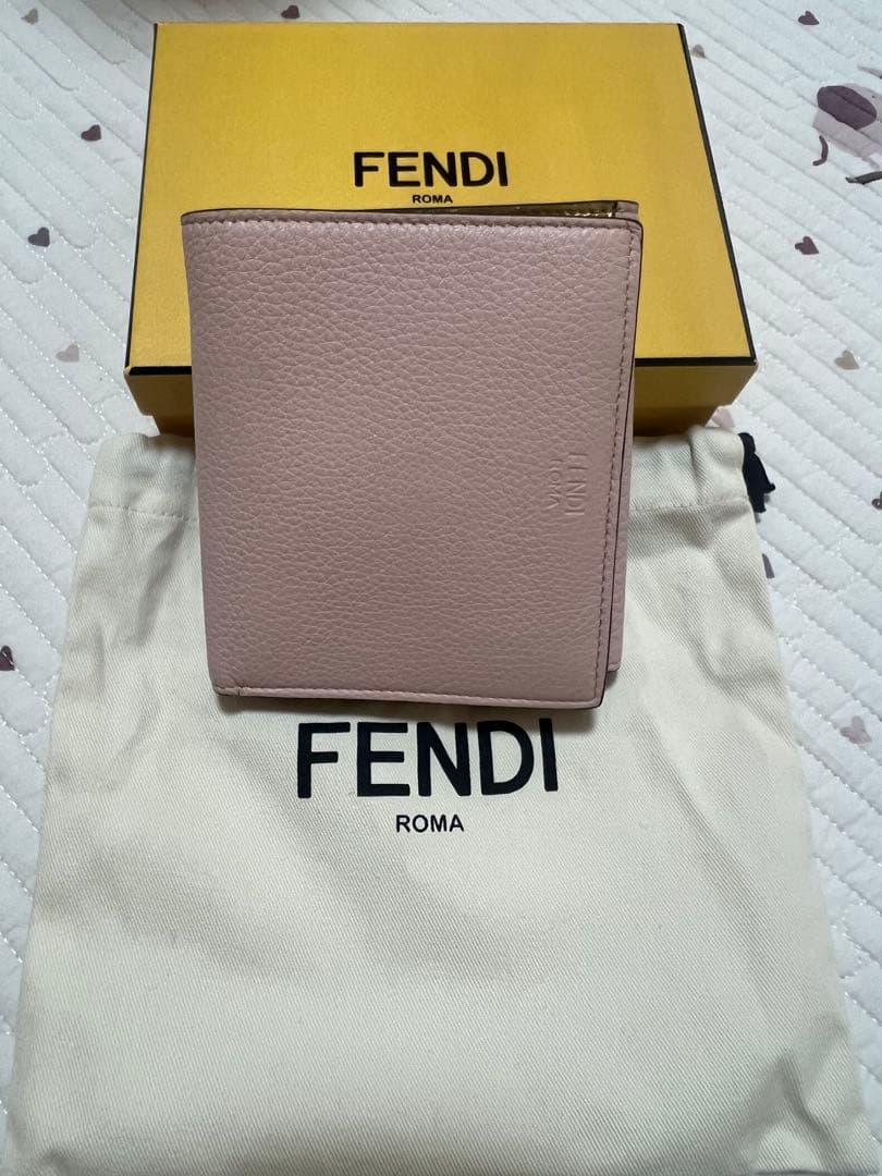 FENDI 二つ折り財布 ゴールド ピンク値下げした