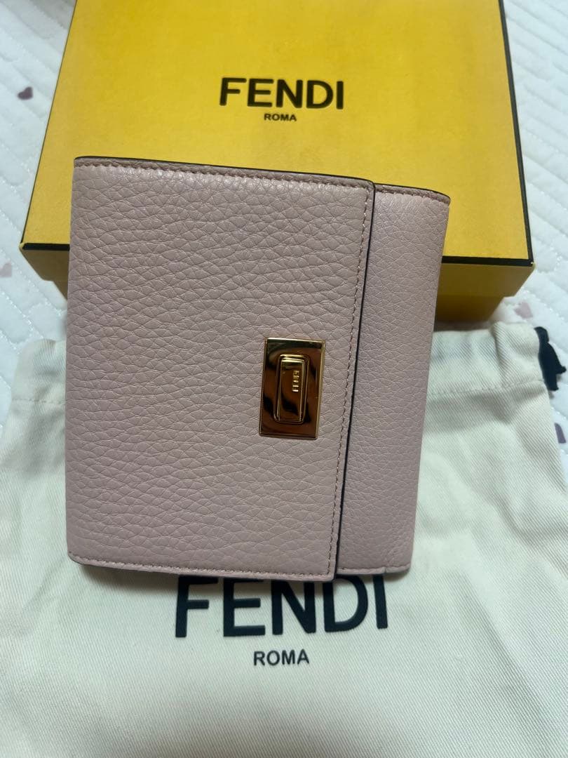 FENDI 二つ折り財布 ゴールド ピンク値下げした