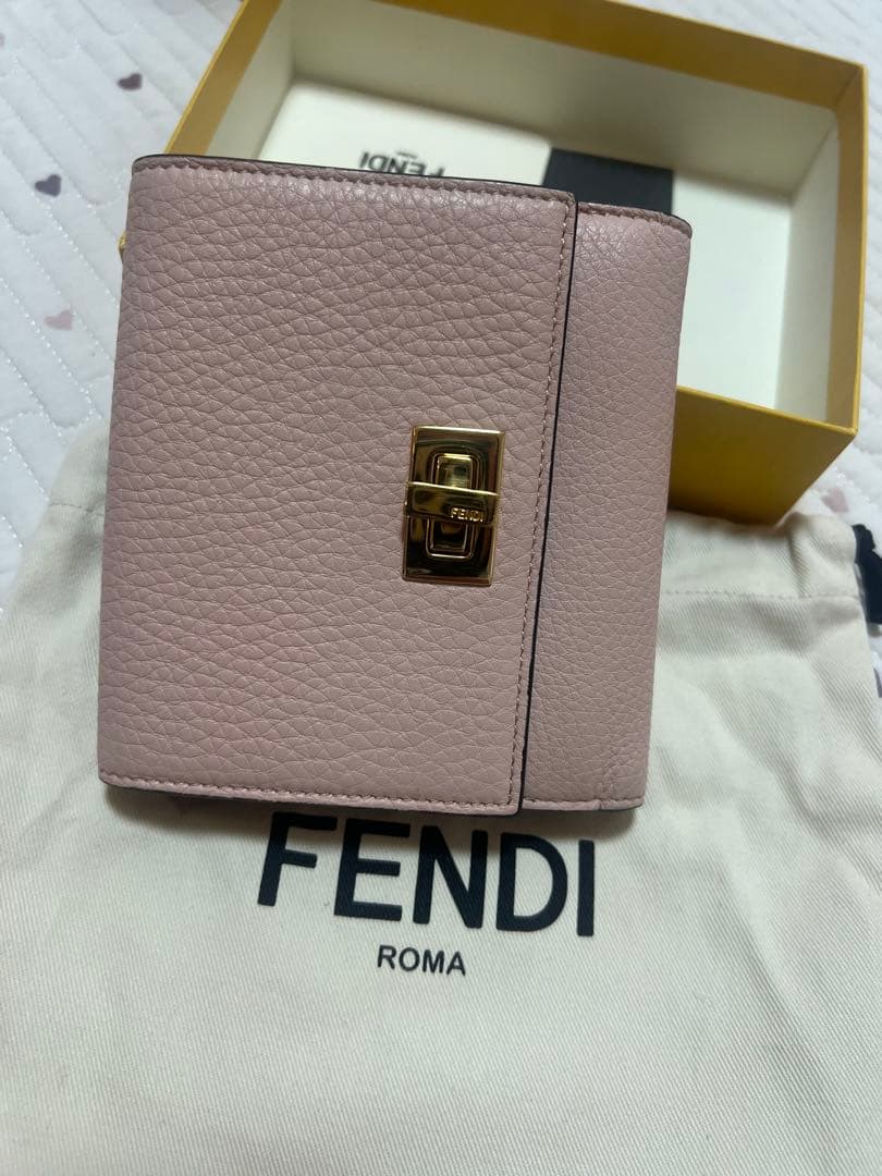FENDI 二つ折り財布 ゴールド ピンク値下げした