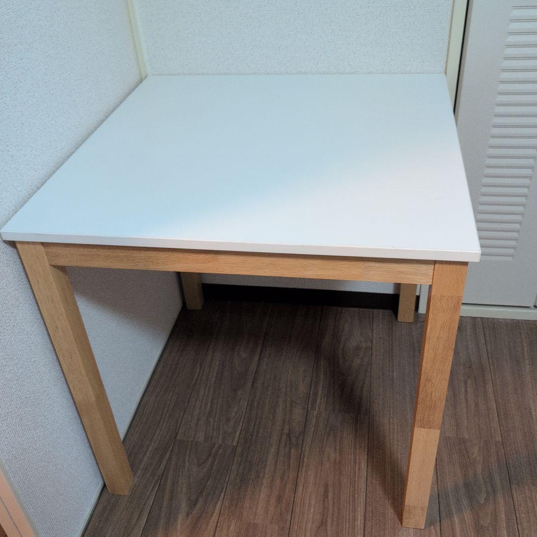 美品　ホワイト木製テーブル　70ｃｍ正方形