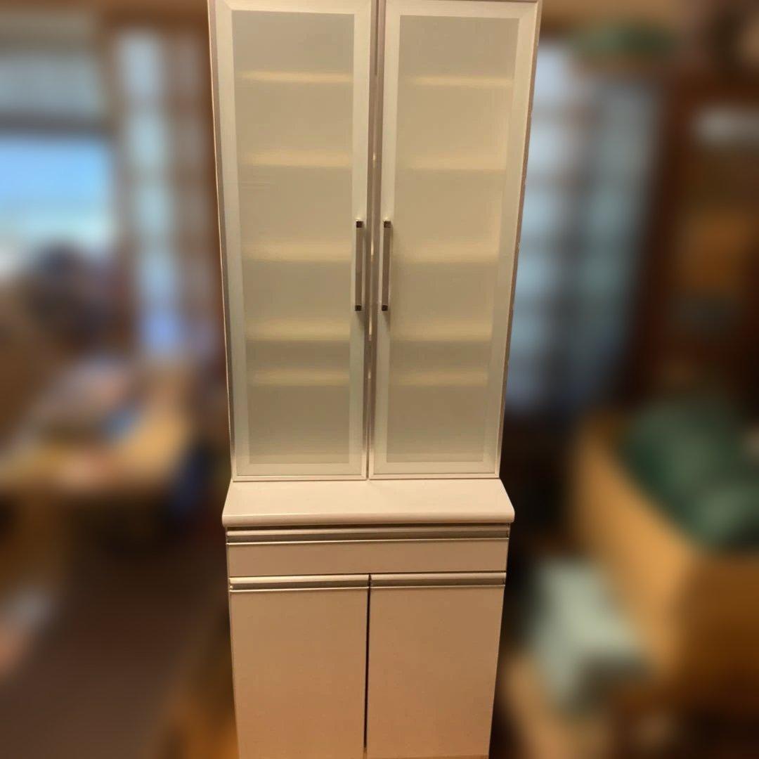 引き取りや近郊地域の方配達致します！ホワイト 食器棚 収納力抜群