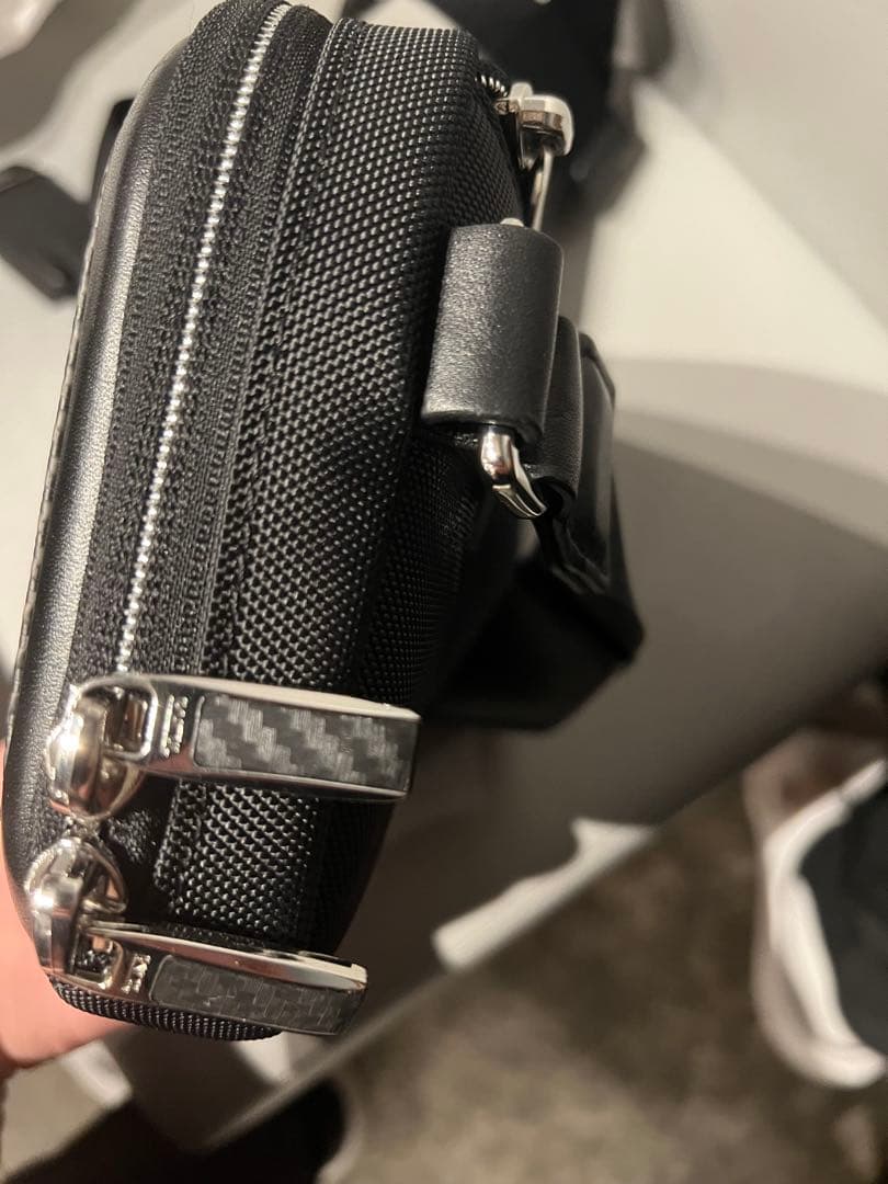 TUMI 「メッシーナ」コンパクト・スリング