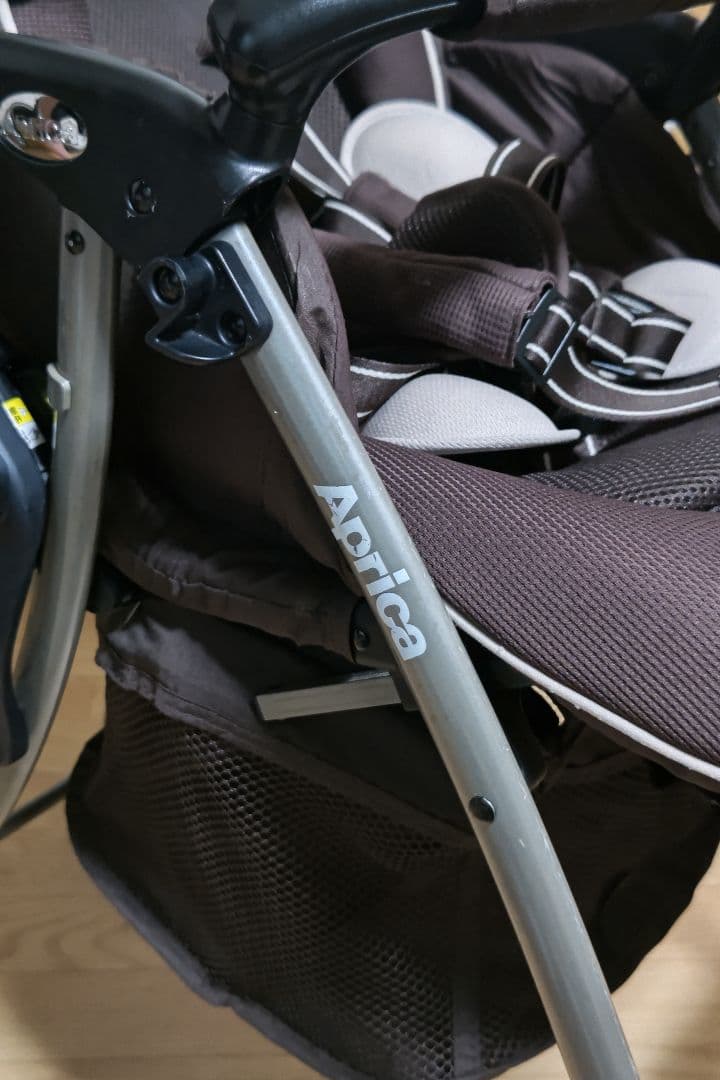 apricaラクーナ　ベビーカー　SL86SBWJ