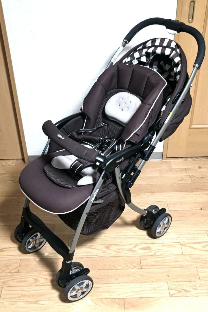 apricaラクーナ　ベビーカー　SL86SBWJ