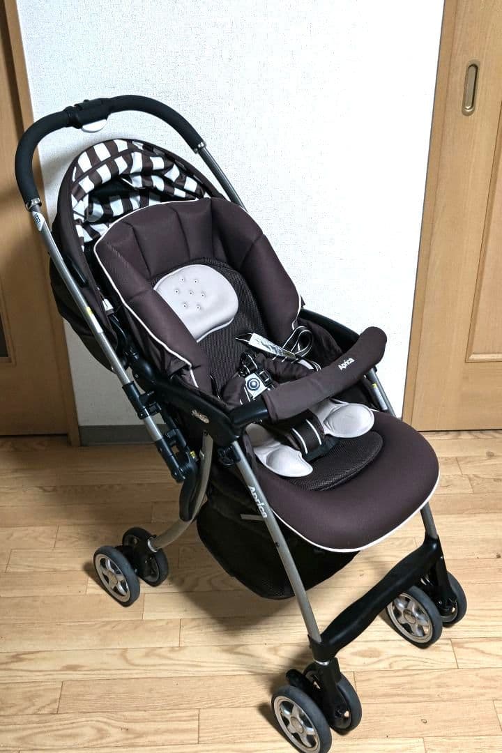 apricaラクーナ　ベビーカー　SL86SBWJ