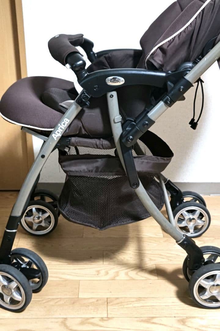 apricaラクーナ　ベビーカー　SL86SBWJ
