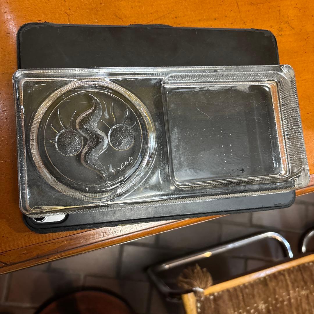 大阪万博　太陽の塔　顔のモチーフ　灰皿、ガラストレー　岡本太郎