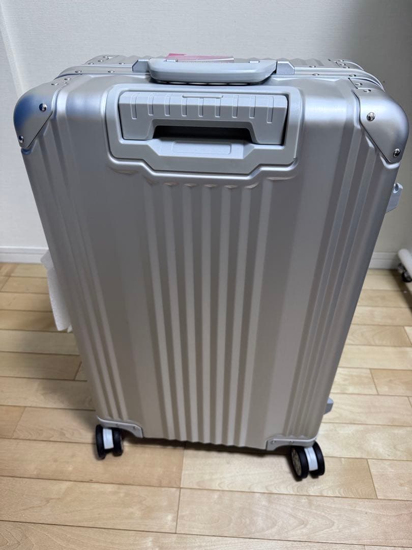 メルセデスベンツ アルミスーツケース シルバー 未使用　ぬい
