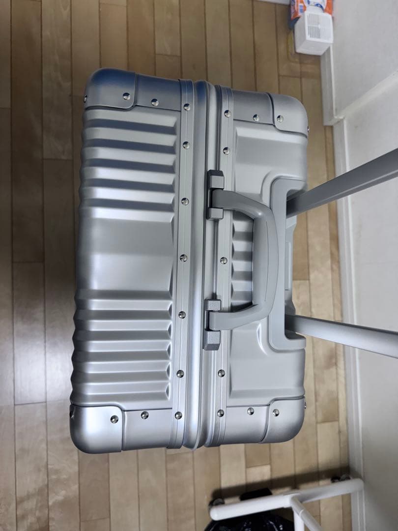 メルセデスベンツ アルミスーツケース シルバー 未使用　ぬい