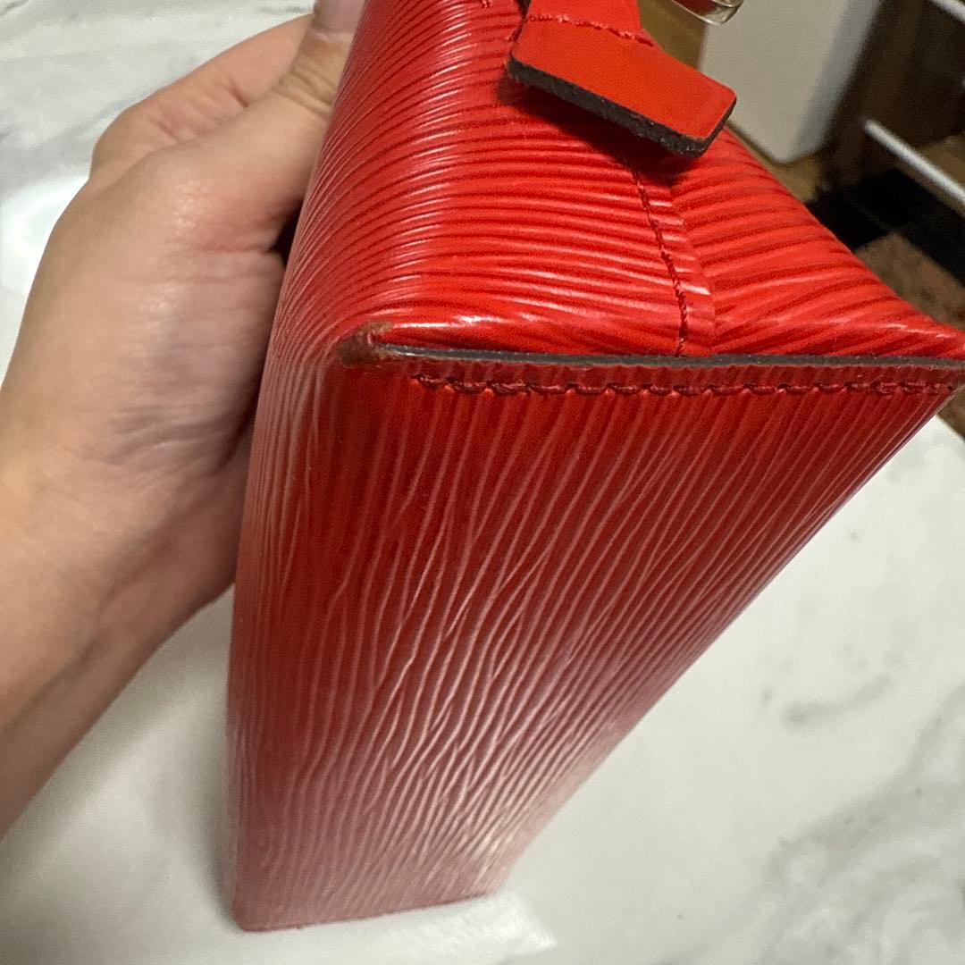 Louis Vuitton エピレザー ポーチ レッド
