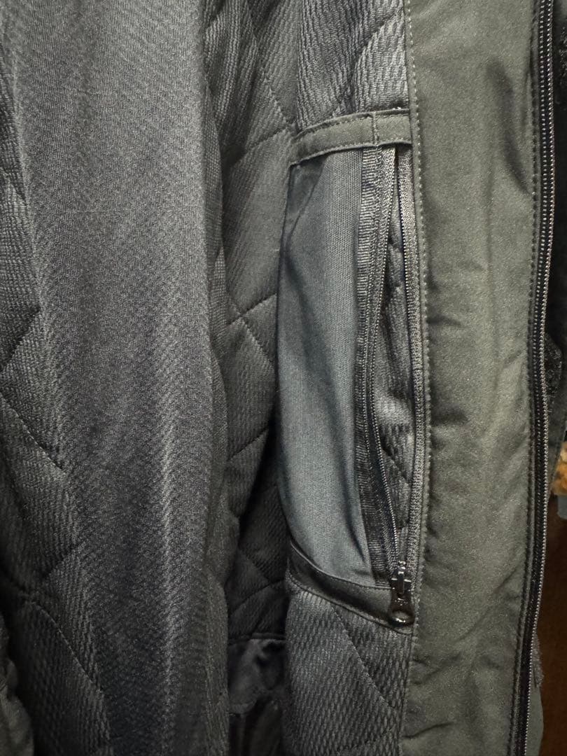 美品　OAKLEY ジャケット ブラック　スノーボード　ウェア